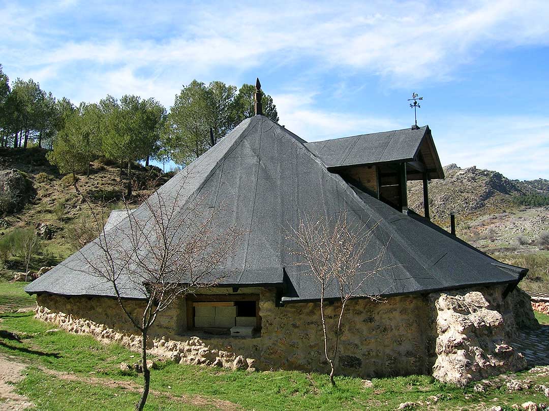 Aislamiento de cubierta con sistema deck aislamiento lana de roca + lámina asfáltica (base) y lámina asfáltica autoprotegida PIZ por la empresa Cantitec Granada