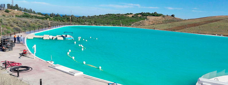 La empresa Cantitec se ha ocupado de los trabajos de impermeabilización de la laguna artificial construida por Crystal Lagoons en la localidad de Casares, provincia de Málaga