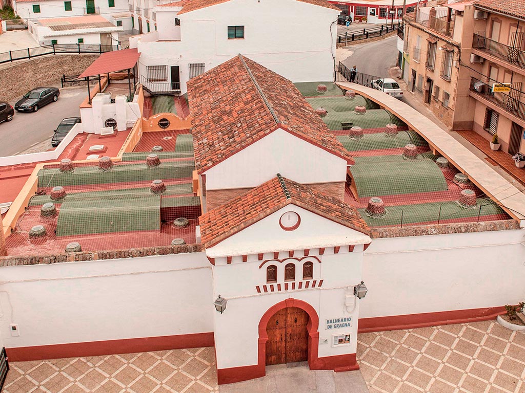 Trabajos de impermeabilización en cubiertas en el hotel balneario de Graena, a cargo de la empresa Cantitec de Granada