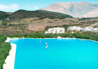 Laguna Alcazaba Hills, impermeabilización con lámina de polietileno liner liso Crystal Lagoons